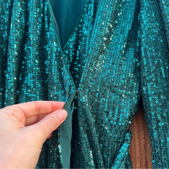 Emerald Green Sequin Balloon Long Sleeve Wrap Dress 🌿 - Picture 5 of 10